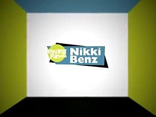 וידאו HD של ניקי בנז עם התחת הגדול והציצים בעמדה של בוקרת