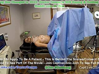Stacy Shepard, a enfermeira, explora a virgindade de um paciente com a ajuda do médico-tampas
