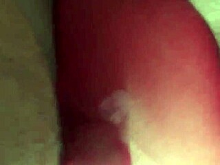 Angentina vörös nailon alsóneműje végeredménnyel végződik