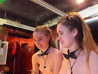 HD-video ryhmä venäläisiä lesboja nauttien toistensa vartaloista