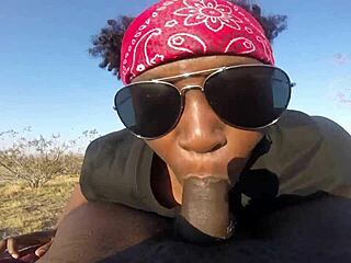 Ratu Ebony melakukan deepthroat dan cum in mouth outdoor show