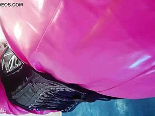 Femdom POV of pvc clad blondit likainen puhua ja herruudesta