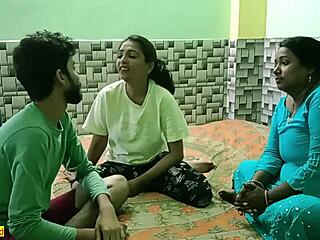 En fantastisk indisk tjej delar sin pojkvän med en annan kvinna i en het Hindi XXX-träff