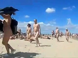 Nackt-Strand-Spaß mit einem Neuling-Puma