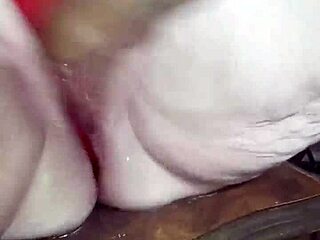 Wife's fingering turns into a wild squirting party