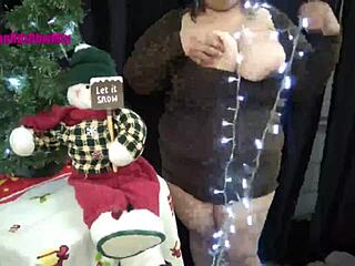 Mexican MILF Cheats on Her Husband with Gostosa for Christmas