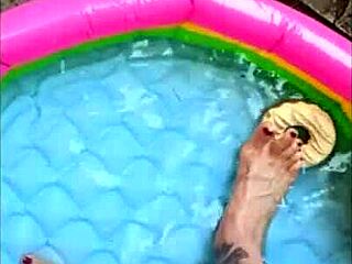 Solo gay video: My feet by the pool with wrinkles to please him