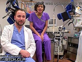 Doktor Tampa zeigt und bedeckt Jackie Banes mit Sperma in einem expliziten Video
