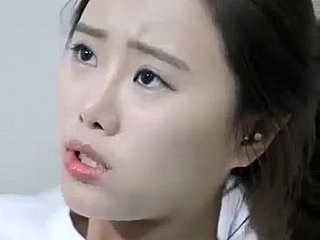 Il video completo di una ragazza coreana che viene scopata dal suo capo in una stanza